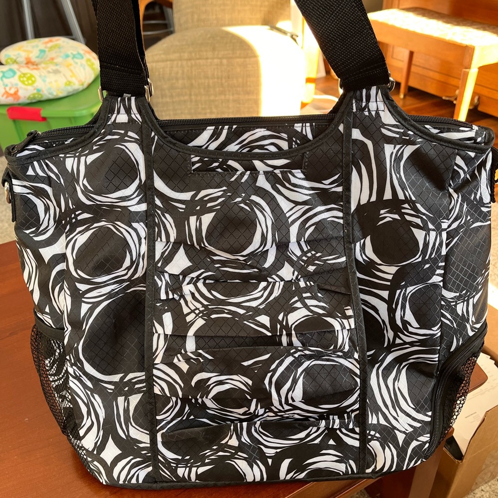 large tote bag with zipper top